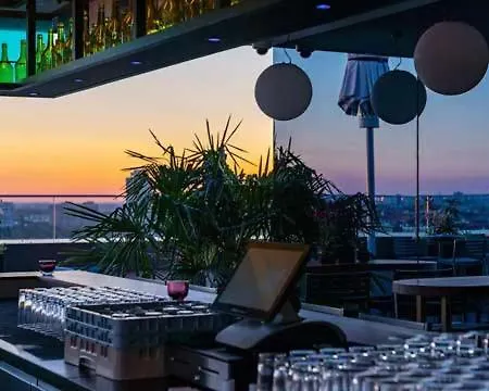 Stunning Panorama Loft & Arena View דירה