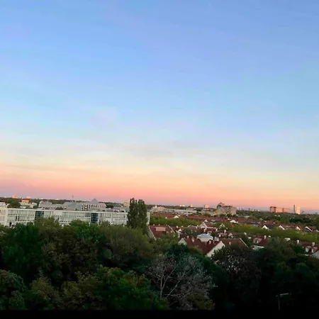 Great View To Allianz Arena & Free Garage Parking *