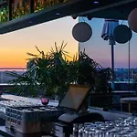 Stunning Panorama Loft & Arena View דירה